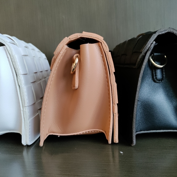 Weaved crossbody bag - Picture 16 of 16